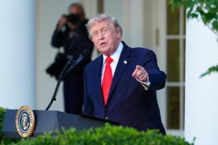 Trump avverte l'Europa: "Dazi del 100% per chi impone digital tax alle aziende Usa"