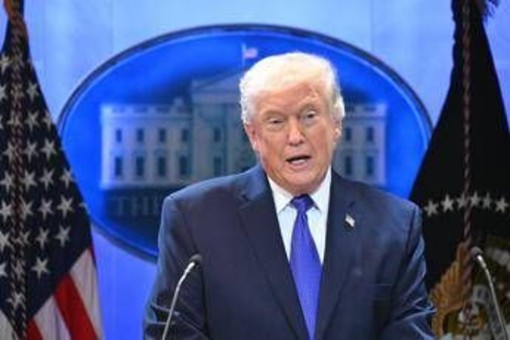 Dazi, Trump: "Molto deluso da sentenza Corte Suprema, mi vergogno per i giudici". E annuncia tariffe globali del 10% Dazi, Trump: "Molto deluso da sentenza Corte Suprema, mi vergogno per i giudici". E annuncia tariffe globali del 10%