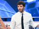 Sanremo 2027, De Martino cambia le regole: voto online ed Eurovision, 24 Big in gara e paletti su Ia
