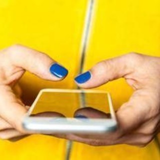 &quot;Frasi contro la violenza sulle donne&quot;, sul web è caccia alla citazione perfetta