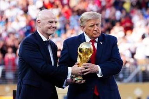 Trump: "La Fifa commetterebbe un grave errore se sostituisse Infantino"