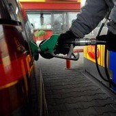Carburanti, prezzo record per benzina: prezzo medio a 1,986 euro/l, gasolio a 2,074 euro/l