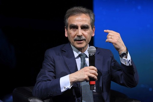 “Financial Times”, la doppia Ops di MPS “idea bizzarra con premi magri” “Financial Times”, la doppia Ops di MPS “idea bizzarra con premi magri”