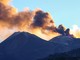 Etna, fontana di lava dal cratere voragine e voli dirottati Etna, fontana di lava dal cratere voragine e voli dirottati