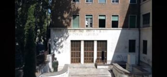 Gli studenti del liceo Virgilio dopo la prima prova della maturità: "E' andata, ora pensiamo a domani" Gli studenti del liceo Virgilio dopo la prima prova della maturità: "E' andata, ora pensiamo a domani"