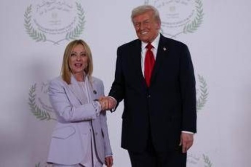 Vertice in Egitto, Trump elogia Meloni: &quot;Bellissima donna, negli Usa non posso dirlo&quot;