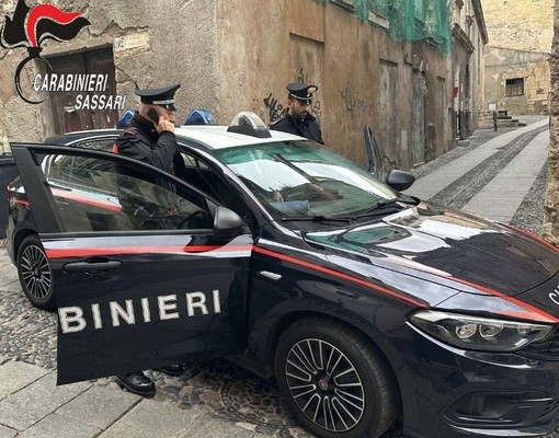 Tratta di esseri umani, catturato a Sassari latitante nascosto in un armadio