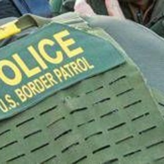 Minneapolis, il nuovo video. Vance: "L'agente è stato investito e ha sparato" Minneapolis, il nuovo video. Vance: "L'agente è stato investito e ha sparato"