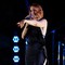 Noemi, paura durante concerto: cade dal palco e finisce in ospedale Noemi, paura durante concerto: cade dal palco e finisce in ospedale