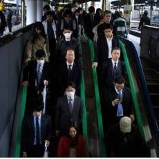 Attacco con coltello in metro a Tokyo, ferita una donna