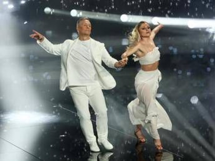 Ballando, guai per Paolo Belli? Anastasia Kuzmina: &quot;Sono bloccata con il collo&quot;