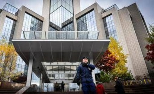 Ucraina, ondata di droni sulla Russia: colpita raffineria e impianto chimico