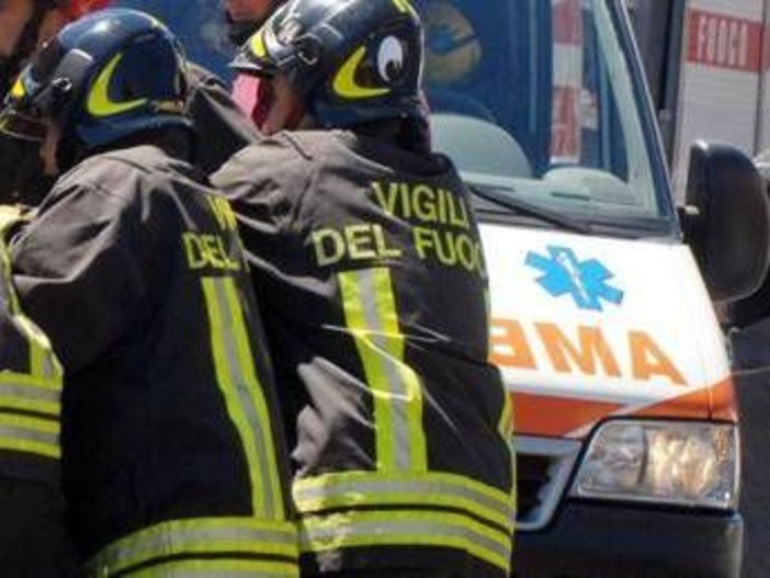 Urtato da camion mentre lavora su cestello, muore operaio 47enne Urtato da camion mentre lavora su cestello, muore operaio 47enne