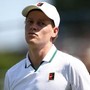 Wimbledon, Sinner colpisce la sedia dell'arbitro e... ride Wimbledon, Sinner colpisce la sedia dell'arbitro e... ride