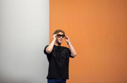 Meta cambia gli occhiali intelligenti: "Segnaleranno quando riprendono" Meta cambia gli occhiali intelligenti: "Segnaleranno quando riprendono"