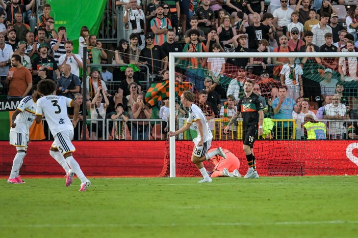 Buona la prima per il Lecce, battuto 2-0 il Venezia Buona la prima per il Lecce, battuto 2-0 il Venezia