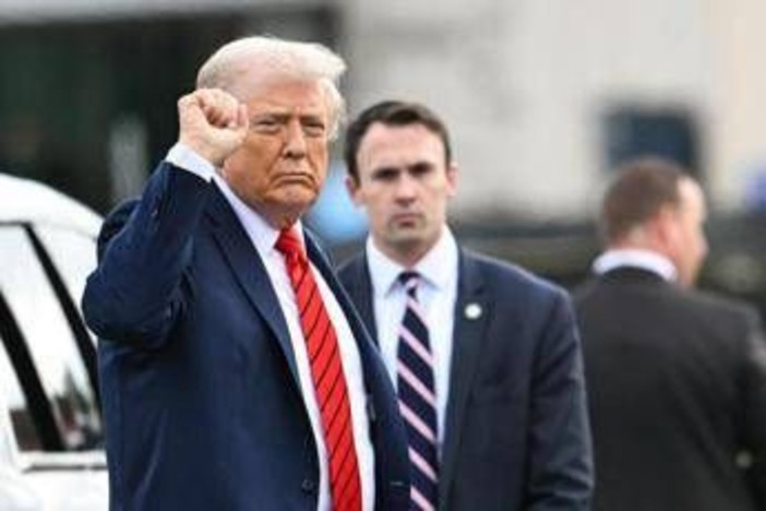 Trump, parla il medico: &quot;Ottima salute, età cardiaca di 14 anni più giovane dell'anagrafica&quot;