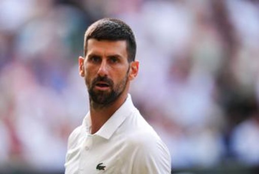 Djokovic, nervosismo a Wimbledon: litiga con la panchina Djokovic, nervosismo a Wimbledon: litiga con la panchina