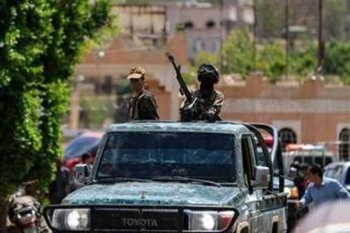 Houthi lanciano attacchi contro siti sensibili a Riad e impianti petroliferi a Yanbu in Arabia Saudita Houthi lanciano attacchi contro siti sensibili a Riad e impianti petroliferi a Yanbu in Arabia Saudita