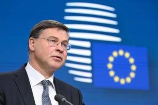 Bollo auto, Dombrovskis: "C'è margine nella gestione dei fondi europei" Bollo auto, Dombrovskis: "C'è margine nella gestione dei fondi europei"