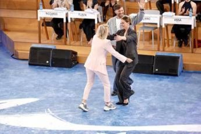 Amici, oggi domenica 2 novembre puntata con 2 sfide