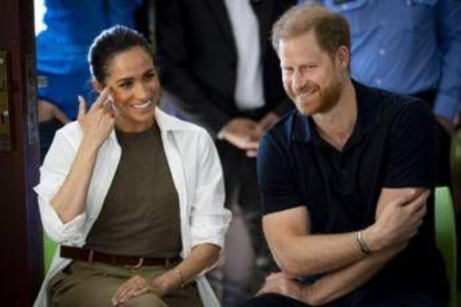 La nuova casa inglese di Meghan Markle e il principe Harry: "Lei vuole 9 camere da letto e uno studio cinematografico" La nuova casa inglese di Meghan Markle e il principe Harry: "Lei vuole 9 camere da letto e uno studio cinematografico"
