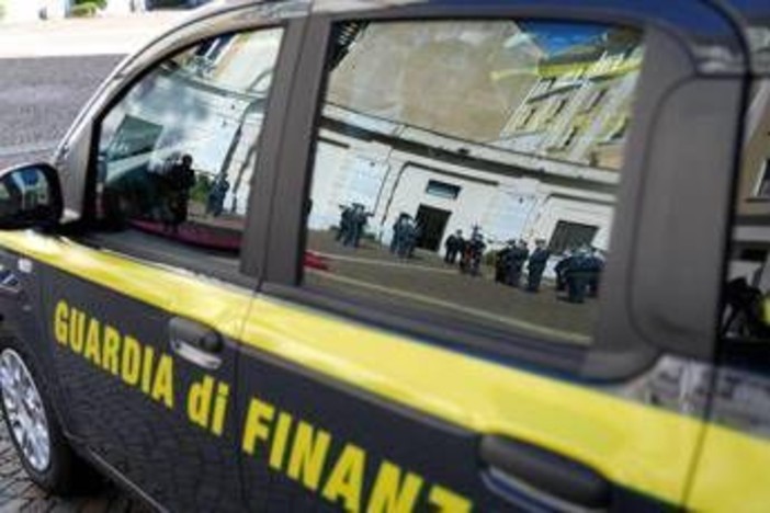 Maxi sequestro di giocattoli contraffatti: oltre 935mila prodotti irregolari, denunciato imprenditore
