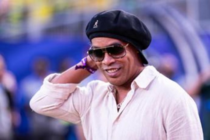 Ravenna conferma l'ingaggio di Ronaldinho: "Che la magia abbia inizio" Ravenna conferma l'ingaggio di Ronaldinho: "Che la magia abbia inizio"