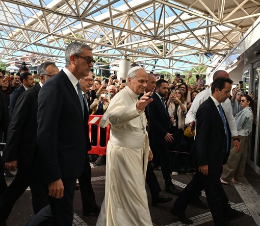 Papa Leone XIV operato al Gemelli, “Intervento concluso positivamente” Papa Leone XIV operato al Gemelli, “Intervento concluso positivamente”