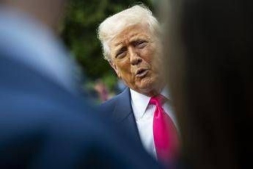 &quot;Lettera oscena a Epstein&quot;, Trump fa causa a Murdoch e WSJ per 10 miliardi