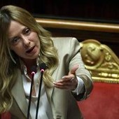 Meloni, pressing sull'Ue per l'energia e critica a Trump: "Rischiosa intesa su gasolio russo"