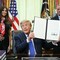 Trump cambia le 'regole' per i vaccini dei bambini: "Ora tassi elevati di autismo"