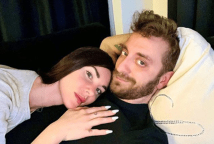 Bianca Atzei annuncia l'addio a Stefano Corti: "Strade diverse, mi sento un po' sola" Bianca Atzei annuncia l'addio a Stefano Corti: "Strade diverse, mi sento un po' sola"