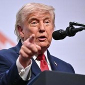 Trump, nuovo attacco a Meloni: "Italia non ci ha aiutato, noi l'abbiamo sempre difesa" Trump, nuovo attacco a Meloni: "Italia non ci ha aiutato, noi l'abbiamo sempre difesa"