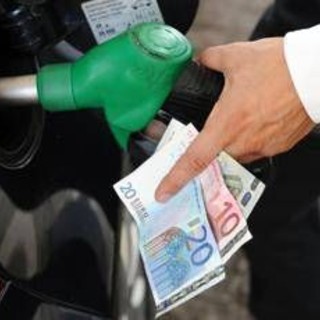 Carburanti, si ferma la corsa dei prezzi: quanto costano benzina e diesel oggi