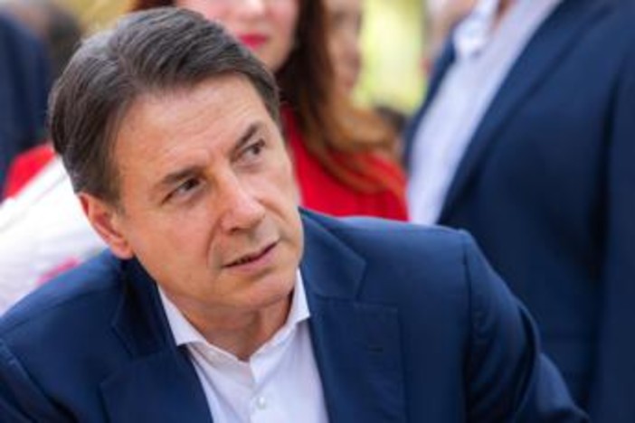 Conte a Schlein: "Garanzie su Renzi o M5S non ci sta. Riproporremo il reddito di cittadinanza" Conte a Schlein: "Garanzie su Renzi o M5S non ci sta. Riproporremo il reddito di cittadinanza"