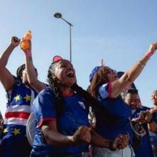 Capo Verde fa la storia e si qualifica ai Mondiali. Poi l'invasione di campo