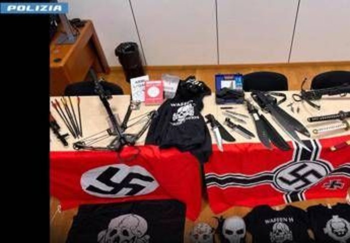 Terrorismo, arrestato 17enne a Trento: aveva armi e materiale suprematista. "Era pronto all'azione"