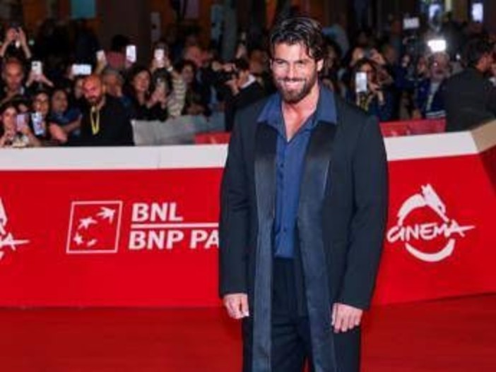 Domenica In, Can Yaman 'teme' domande sulla vita privata. Mara Venier: "Sei terrorizzato" Domenica In, Can Yaman 'teme' domande sulla vita privata. Mara Venier: "Sei terrorizzato"