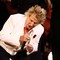 Rod Stewart, malore nel concerto e maschera per l'ossigeno sul palco Rod Stewart, malore nel concerto e maschera per l'ossigeno sul palco