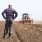 Gli offrono 700mila euro, ma un agricoltore rifiuta e non vende il suo terreno Gli offrono 700mila euro, ma un agricoltore rifiuta e non vende il suo terreno