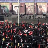 Iran, iniziati i funerali di Khamenei: slogan contro Usa e Israele a Teheran Iran, iniziati i funerali di Khamenei: slogan contro Usa e Israele a Teheran