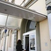 Incidente a Prato, bambina di 5 anni travolta da un'auto: è grave Incidente a Prato, bambina di 5 anni travolta da un'auto: è grave