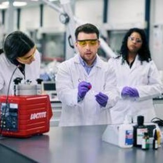 Henkel presentata nuova gamma adesivi innovativi per dispositivi medici