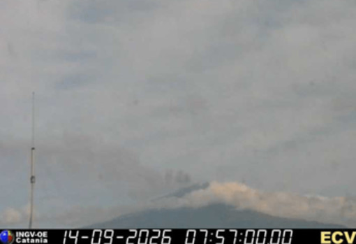 Etna in eruzione, nuovi disagi all'aeroporto di Catania: voli in arrivo sospesi fino alle 16