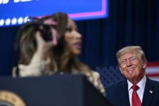 Trump 'apre' a Nicki Minaj portavoce della Casa Bianca: "Buona idea, ci penserò"
