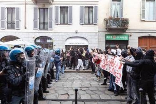 Movimento 17 ottobre lancia la mobilitazione permanente: diffusa guida anti-manganellate Movimento 17 ottobre lancia la mobilitazione permanente: diffusa guida anti-manganellate