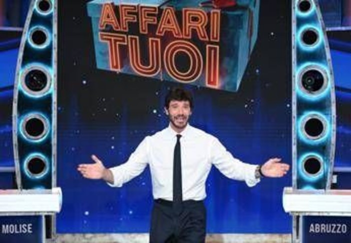 Torna 'Affari Tuoi', da oggi Stefano De Martino tutti i giorni su Rai1 Torna 'Affari Tuoi', da oggi Stefano De Martino tutti i giorni su Rai1