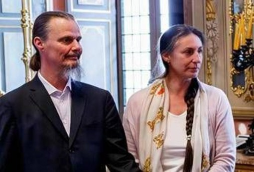 Famiglia nel bosco, la madre sulla separazione dai figli: "Momento traumatico ma rimarremo in Italia"