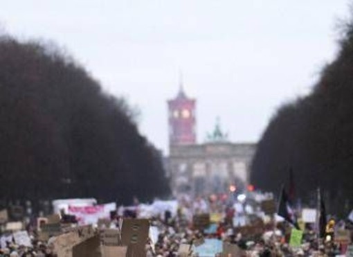 Proteste in Germania dopo voto per Afd in Sassonia‑Anhalt. L'allarme del Consiglio degli Ebrei: "Siamo inorriditi" Proteste in Germania dopo voto per Afd in Sassonia‑Anhalt. L'allarme del Consiglio degli Ebrei: "Siamo inorriditi"